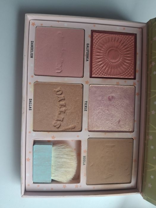 Paleta Benefit cheekleaders i puder kat von d