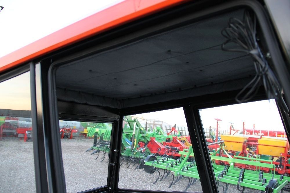 Kabina ciągnikowa do ciągnika MF 235 255 bez błotników CE