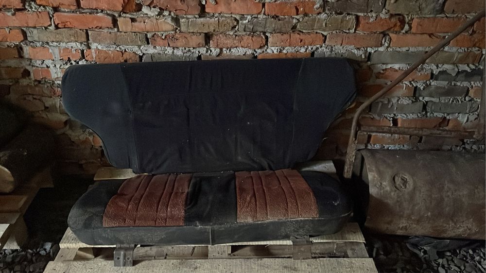 Заднє сидіння нива