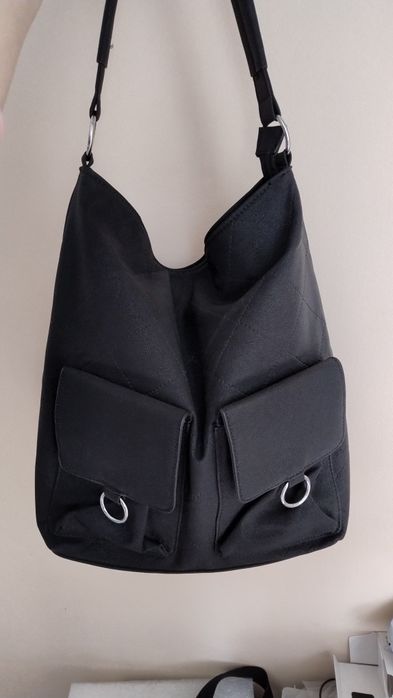 Czarna torebka damska.