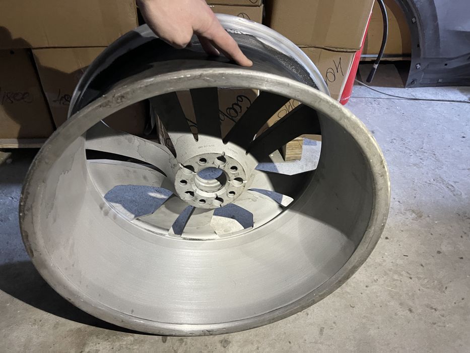 Оригінальний диск AUDI SQ8 R22 4m8 10x22 et21 4m8601025k під покраску