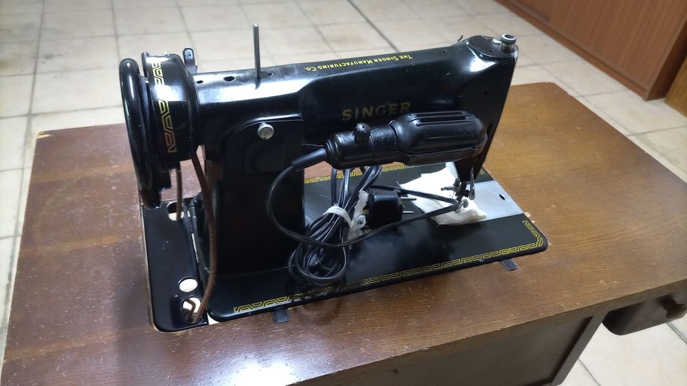 Fantástica Máquina Costura Singer 191K1 Águas Livres • OLX.pt