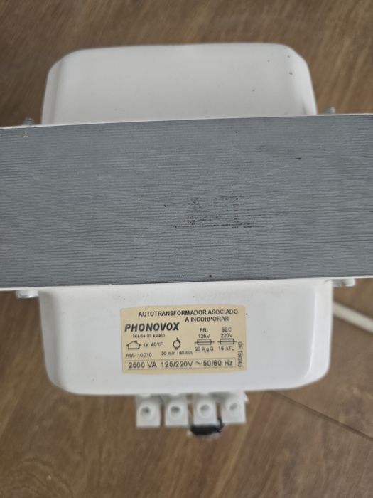 Autotransformador Phonovox 2500VA 125V ↔ 220V