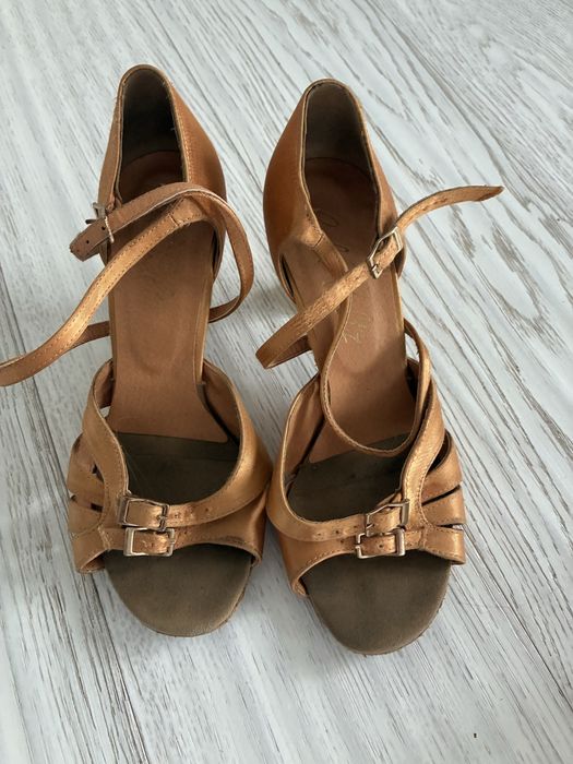 Бальні туфлі для дівчинки 220 мм