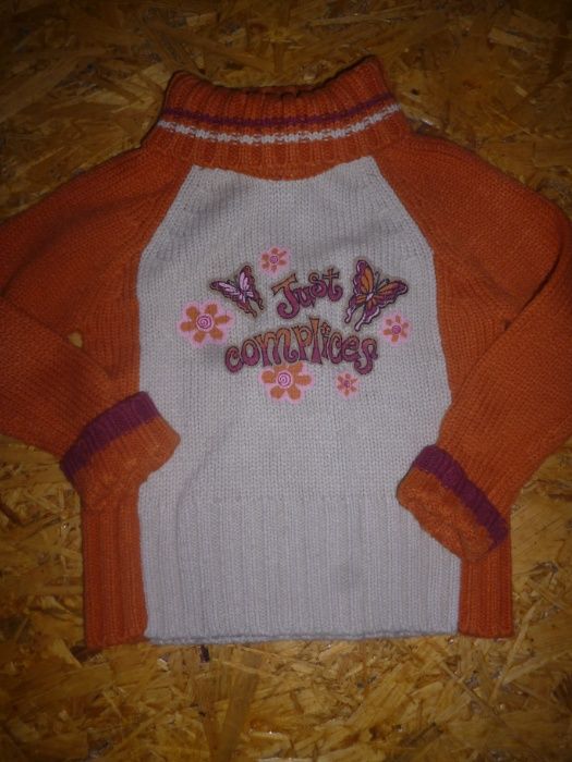 продам тёплые вязаные свитера на 4 года на рост 110 см