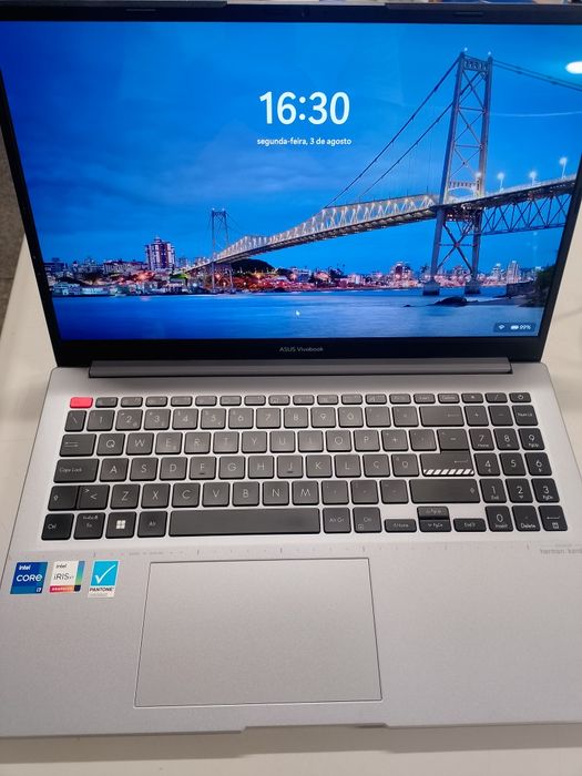 Troco ASUS vivabook 
I7-12700H
16Gb memória
512Gb disco
Impecável sem riscos ou marcas de uso

Bateria dura 1/2 horas 
Troco por máquina fotográfica
