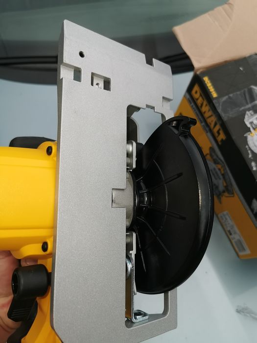 Piła dewalt dcs391