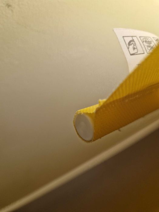 Estore de rolo amarelo