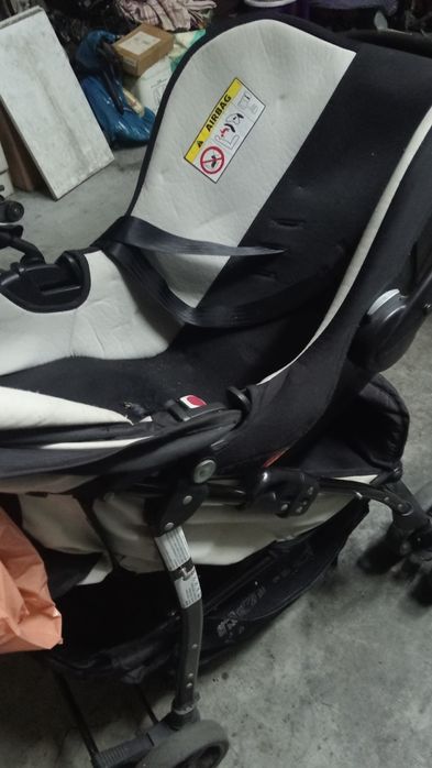 Carrinho de bebe com ovo