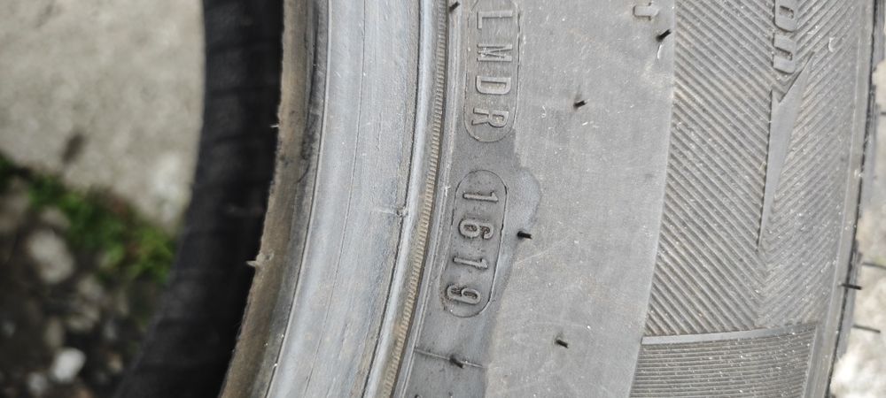 Продам две зимние покрышки Nexen 215 70 16  100R в хорошем состоянии.