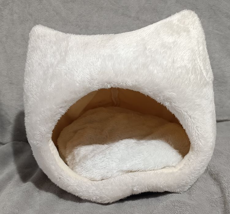 Домик, лежанка для котика.