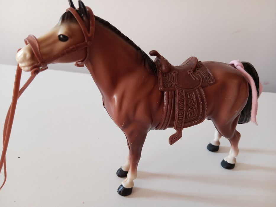 Brinquedos: Cavalo castanho.