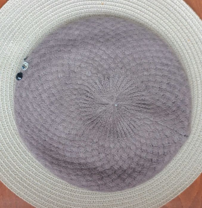 Жіночий теплий берет з ангори. Італія..