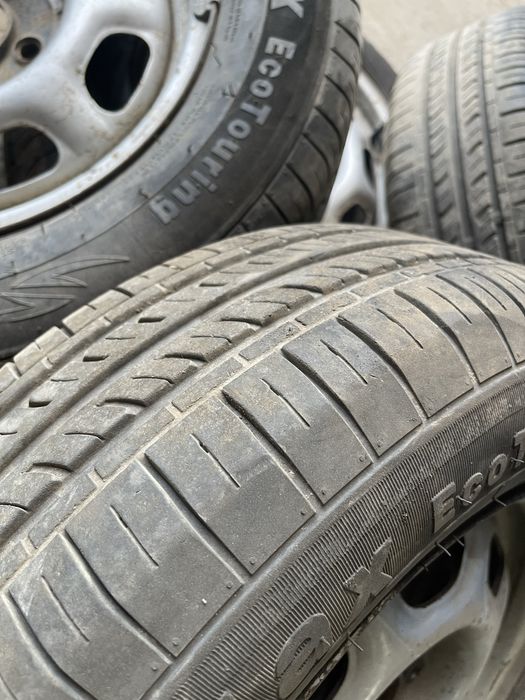 Колеса з дисками 175/70 R13 стояли на Volkswagen  гольф