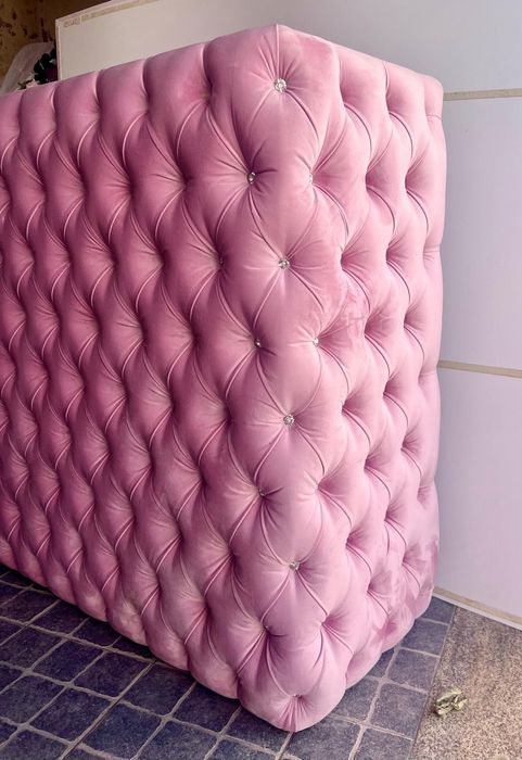 Balcão em capitoné cor de rosa