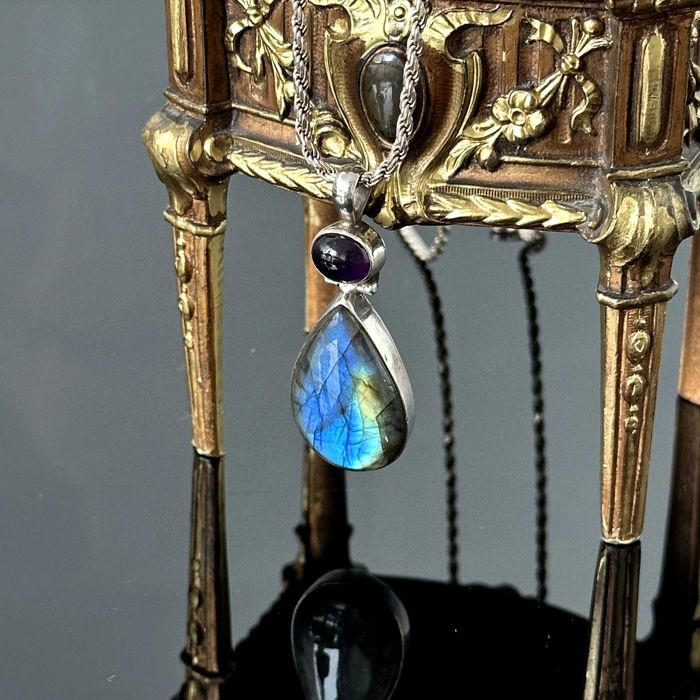 Srebrny naszyjnik z Labradorytem "Świątynia Gwiazd" i kwarcem