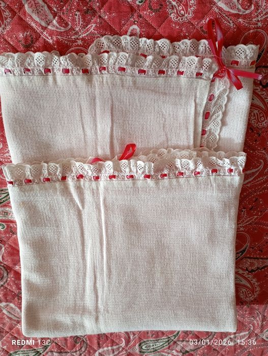 Manta bordada a ponto cruz