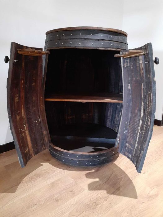 Barril decorativo com portas | Madeira e ferro | 96x60cm
