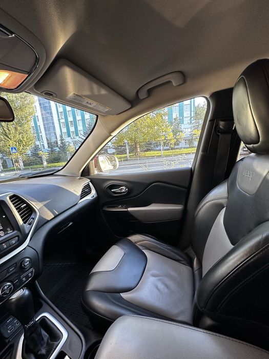 Jeep Cherokee 3,2