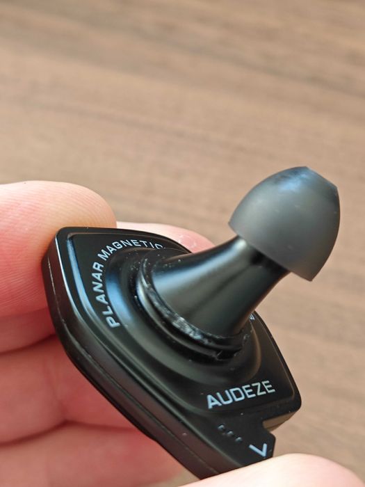 Sprzedam używane douszne słuchawki planarne Audeze LCD-i4