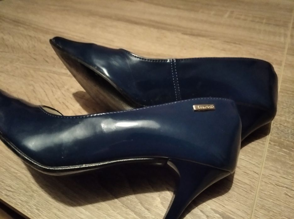 Szpilki ze skóry w bardzo dobrym stanie