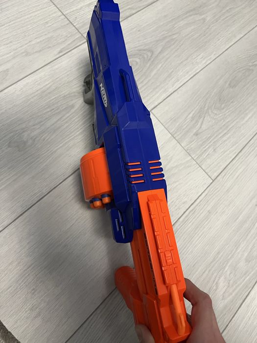 Бластер Nerf. Пістолет Nerf. Барабан