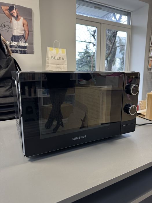 Мікрохвильова піч SAMSUNG MS20A3010AL/UA SOLO ( стан нової )