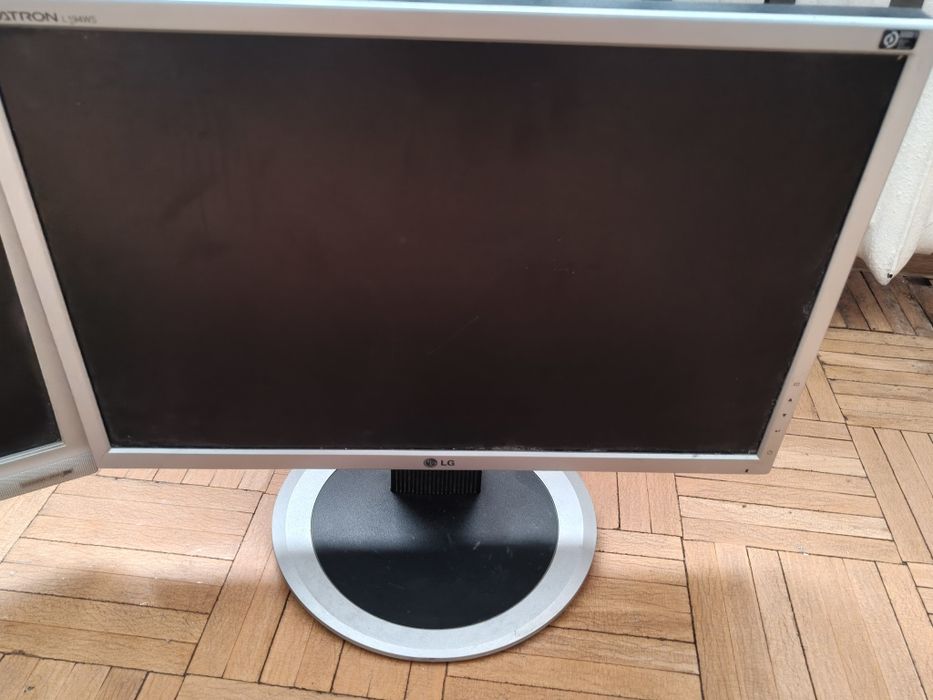 Sprzedam dwa monitory LG i BenQ oba 19 cali