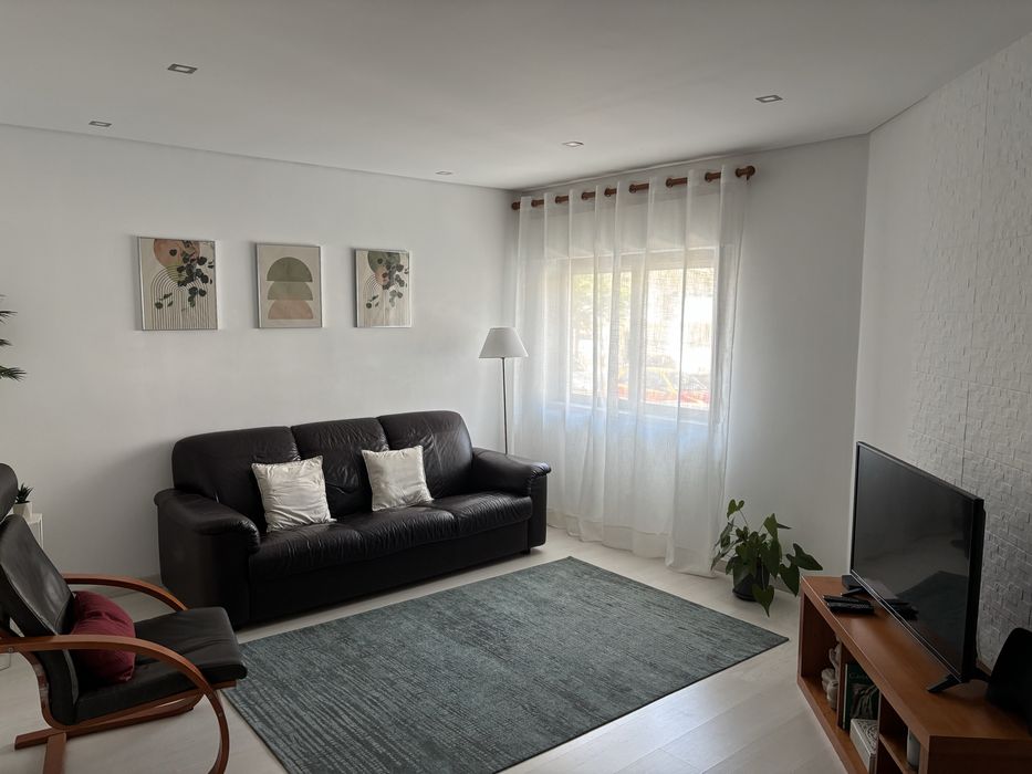 Apartamento T2, remodelado. A 5 min da praia