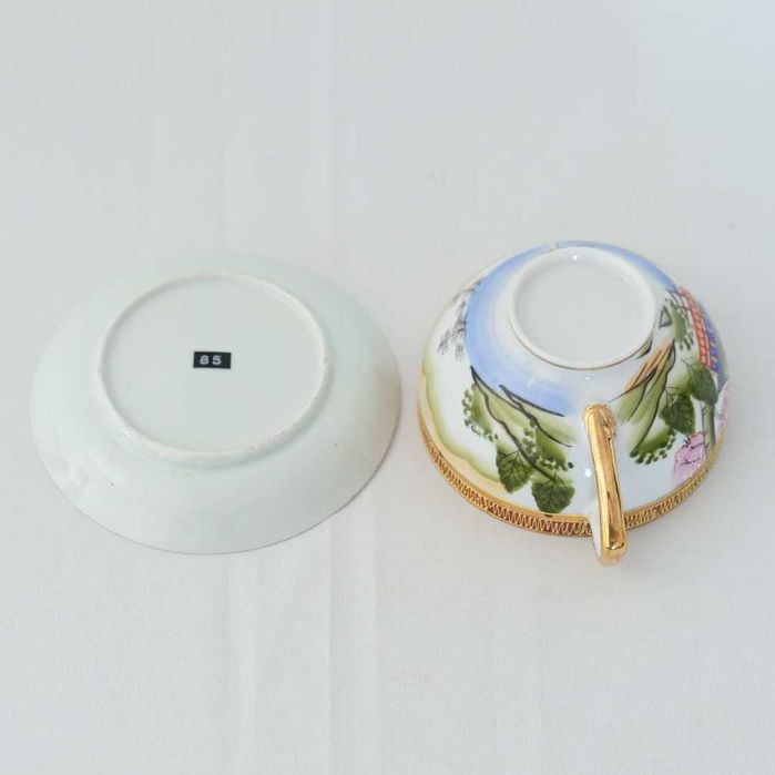 Chávena com pires oriental pintados à mão