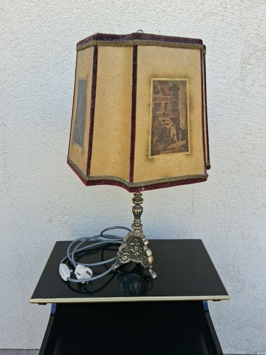 Piękna stara lampa.