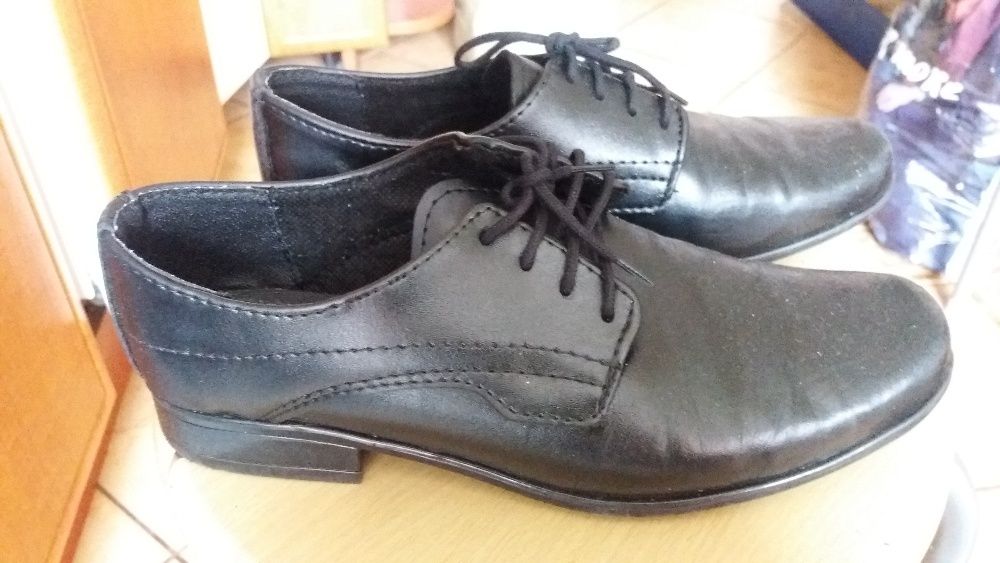 Buty eleganckie chłopięce czarne skóra ekologiczną komunia ślub