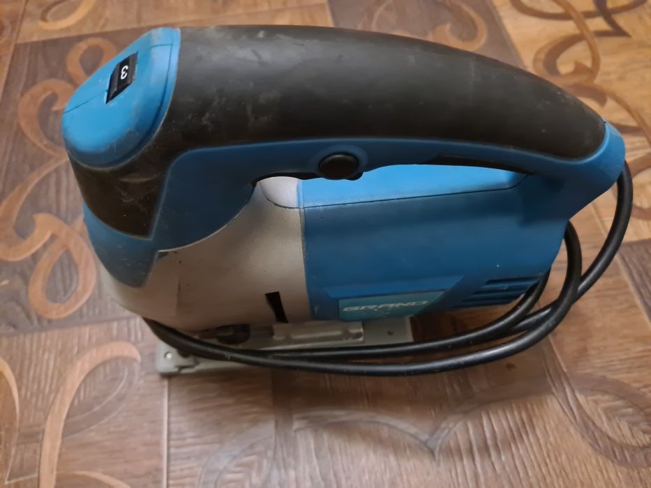 Электролобзик с лазерной линейкой и регулировкой оборотов 1050Ват.