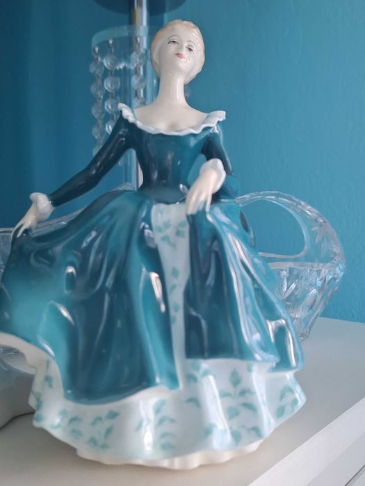 Duża figurka damy Janine HN 2461 Royal Doulton