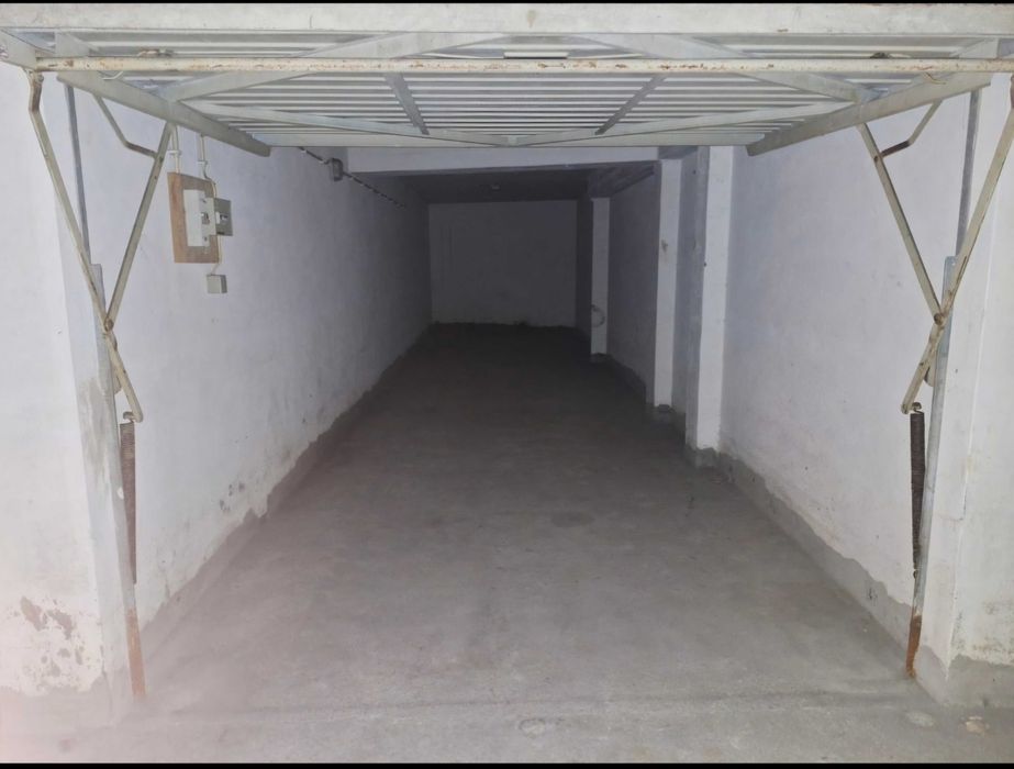 Garagem Fechada 28 m² – Meadela – Luz Independente – 100 €/mês