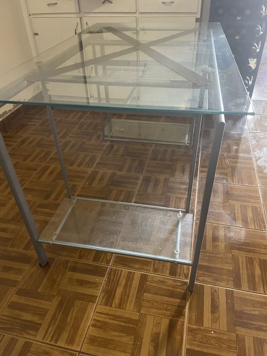 Mesa de ferro com vidros