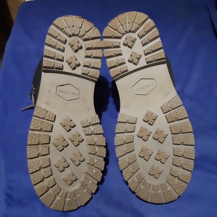 Продам женские ботинки