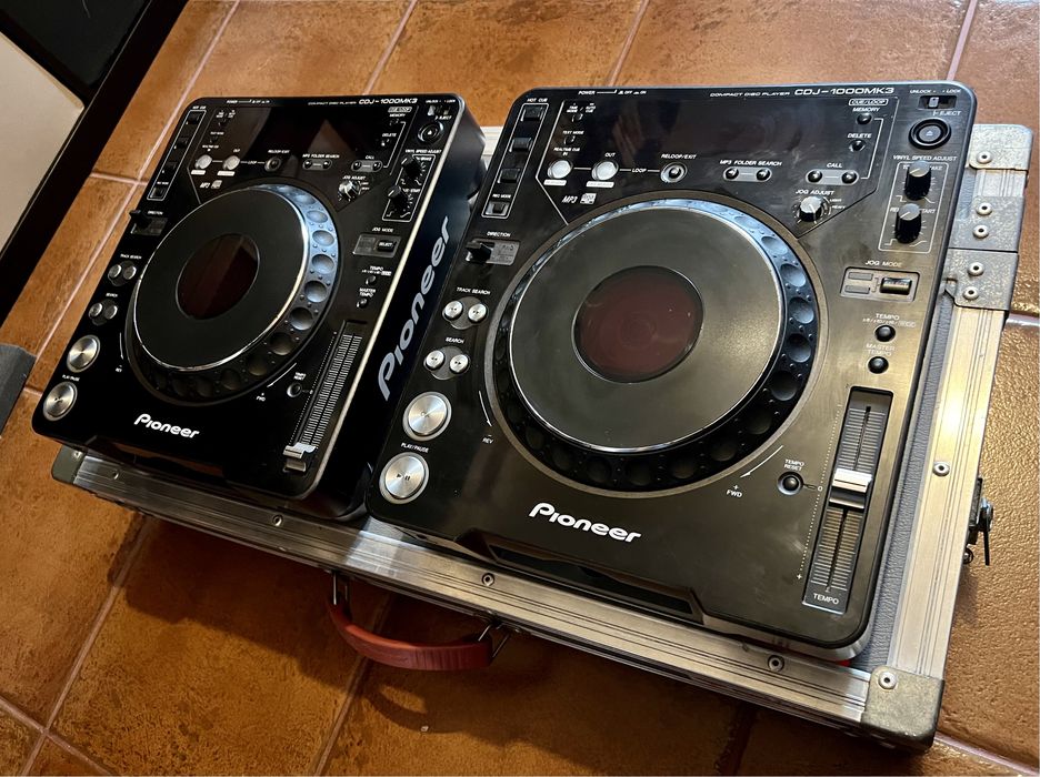 2 Pioneer CDJ 1000 MK3  DJ Flight Case Excelente estado