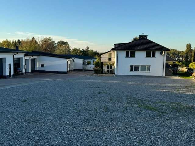 Dom Cerekiew plus Hala