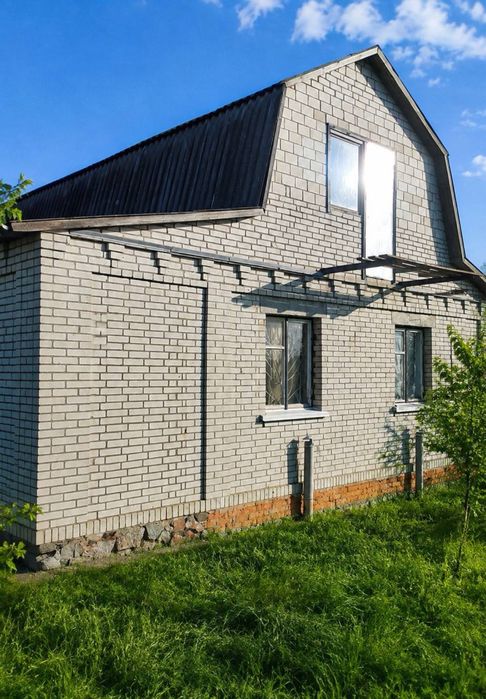 Продаж дачного будинку з ділянкою