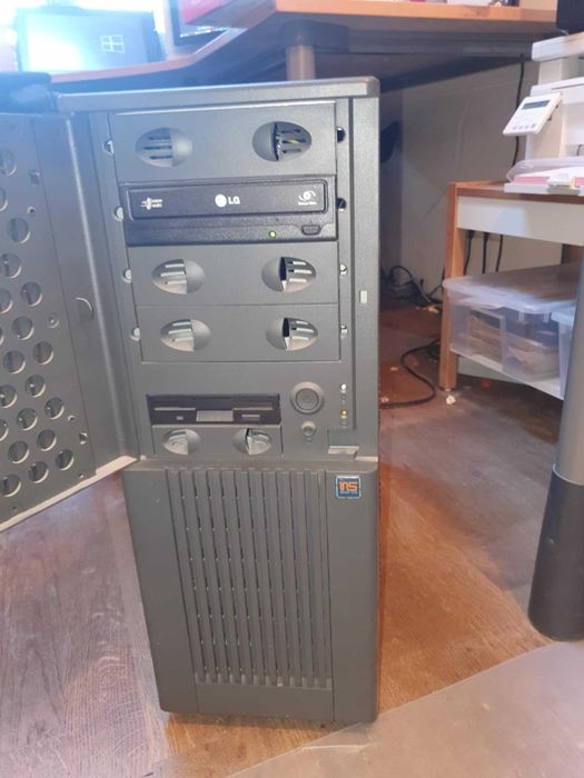 Chieftec LBX-02B-U3-400GPE + ASSUS P5AD2-E Premium wifi + Pentium 4 +