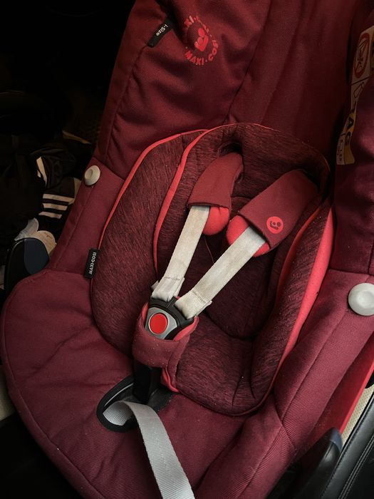 Дитяче крісло Maxi-Cosi + підставка
