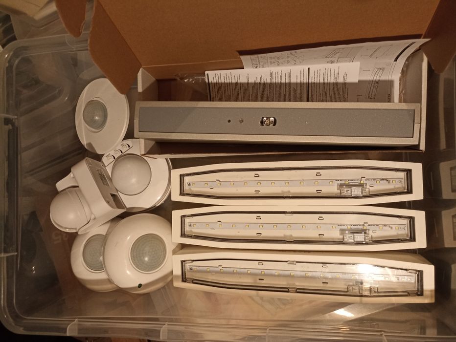 Oprawy awaryjne, czujniki zbliżeniowe