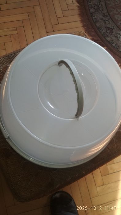 Sprzedam pojemnik do tortów