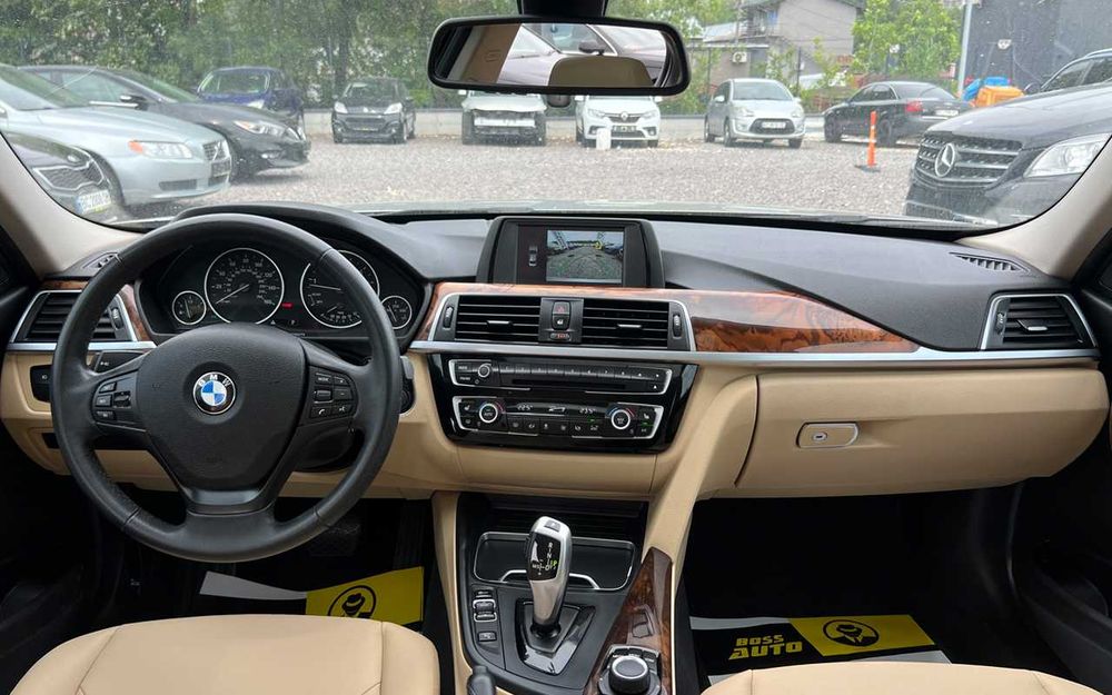 BMW 320 I 2017 року