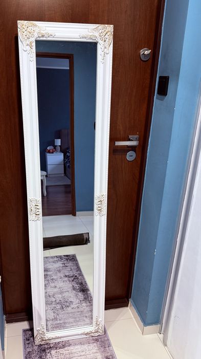 Duże lustro do salonu
