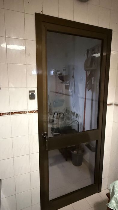 Vendo porta de alumínio