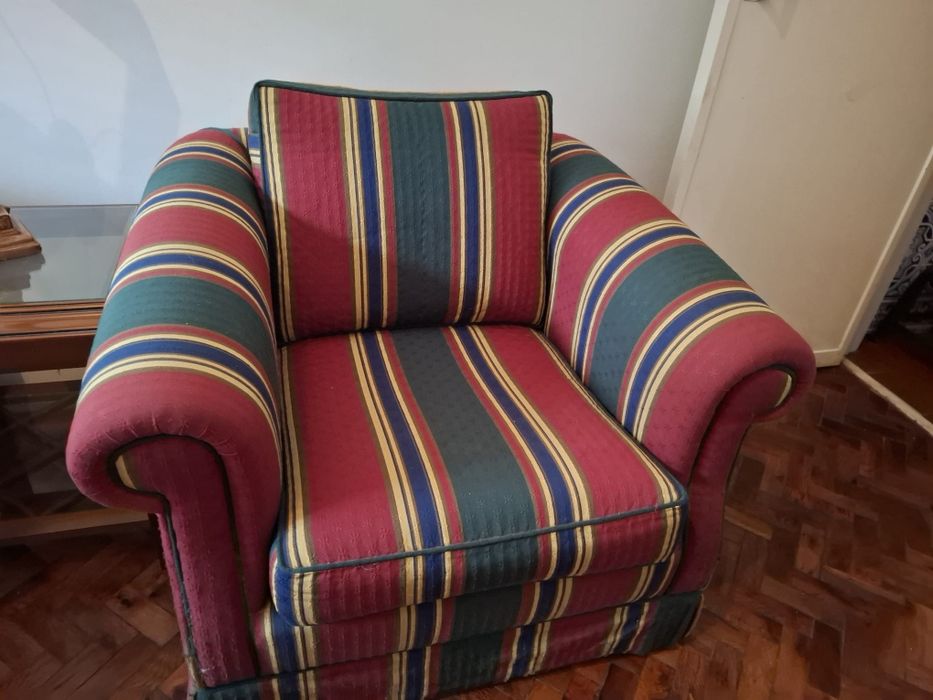 Cadeirão Estofado Incrível