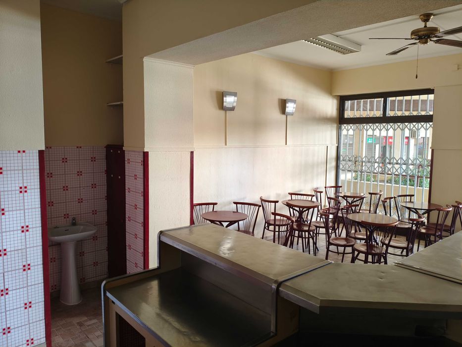 Vende-se Espaço Comercial na Urbanização do Loreto em Coimbra