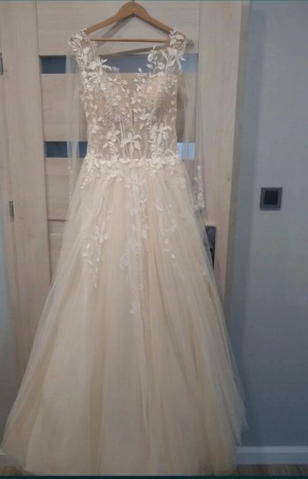 Suknia ślubna z długim rękawem